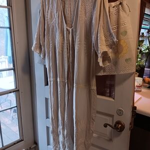 Gorgeous Love Riche Cream Lace Detail Kimono